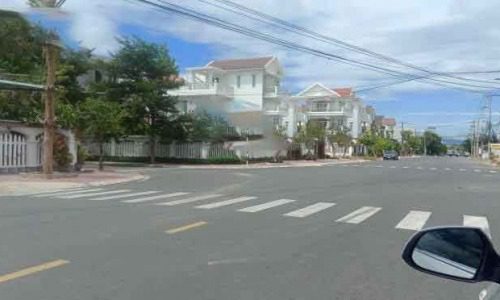 Bán gấp lô biệt thự ven biển TP Tuy Hoà, cạnh bãi tắm công cộng Phú Lâm